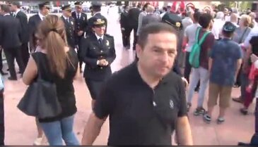 Taksim'deki törende başörtülü polis
