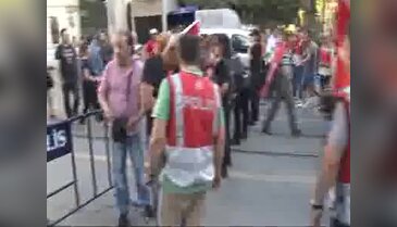Beyoğlu'nda zafer bayramı yürüyüşü