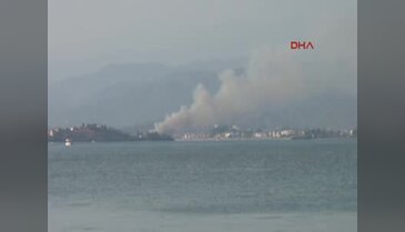 Fethiye'de sazlık yangını panik yarattı
