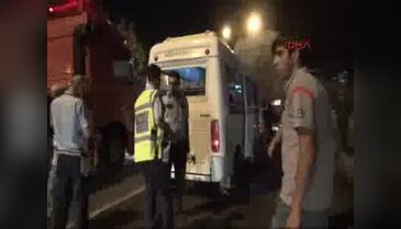 Siverek'te minibüs, kamyona çarptı: 7 yaralı