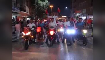 Önce meşaleli yürüyüş, ardından nikah töreni