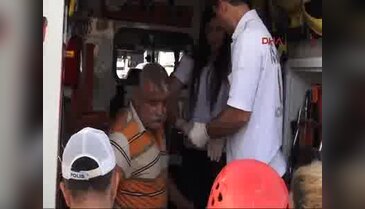 Sancaktepe'de servis minibüsü devrildi: 1 yaralı