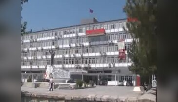 Valilik önünde bomba paniği
