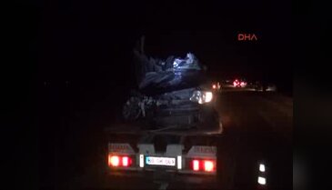 Otomobil römorka çarptı: 1 ölü, 2 yaralı