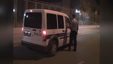 Emniyet Müdürlüğü'nün önünde tüfekli eylem