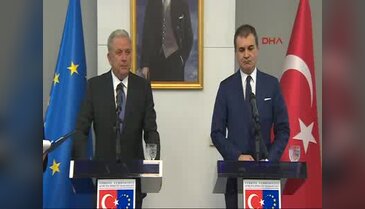 AB Bakanı Ömer Çelik, Avrupa Birliği Komiseri ile basın açıklaması yaptı - 3