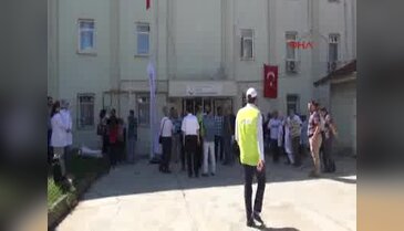 Ehliyet için sağlık raporu vermeyen doktoru bıçakladı