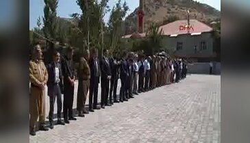 Hakkari Valisi Toprak, Çukurca'da esnafı ziyaret etti