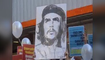 Che Guevara fotoğraflı Dünya Barış Günü eylemi