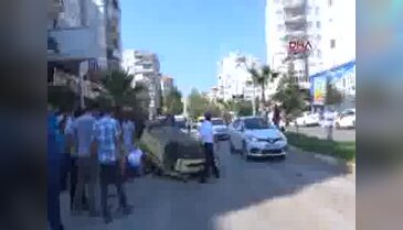 Takla atan araçtan sıyrıklarla kurtuldu