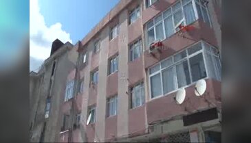Apartmanları hasar gören vatandaşlar sokakta kaldı