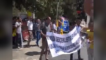 Manisa'da ihraç edilen öğretmenler için eylem