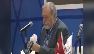 İzmir Fuarı'nda söyleşiye katılan İlber Ortaylı'ya yoğun ilgi