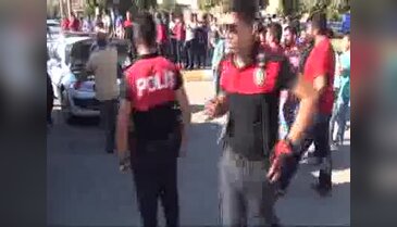Şanlıurfa'da polis aracı, kamyonetle çarpıştı: 3'ü polis, 4 yaralı