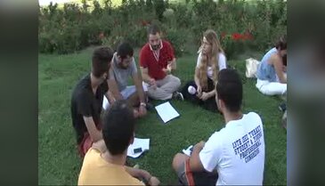 Darbe girişiminden sonra kapanan üniversitenin öğrencileri açık havada çalıştı