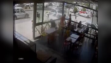 24 gündür yaşam mücadelesi veren kadının yaralandığı kazanın güvenlik kamerası görüntüleri
