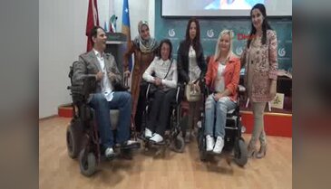 Yunus Emre Merkezi Kosovalı fiziksel engellilere ahşap boyama sertifikası verdi