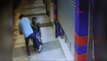 Engelli vatandaşı sokak ortasında darp etti