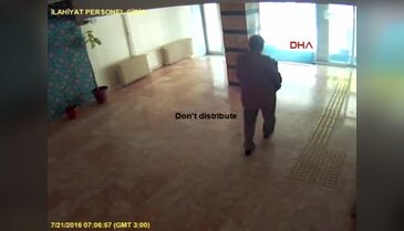 İşte FETÖ'cü profesörün delilleri çöpe atma görüntüleri