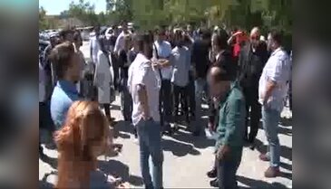 Akademisyenlerden YÖK önünde 50/D tepkisi
