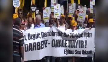 Öğretmenlerden darbe ve OHAL protestosu