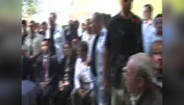 Kılıçdaroğlu kahvehanede köylülerle sohbet etti