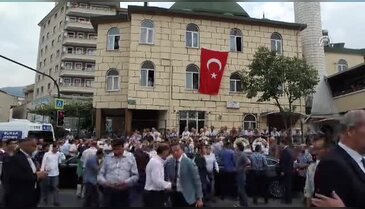 Bakan Müezzinoğlu Bursa'da cenaze törenine katıldı
