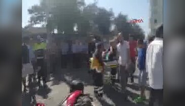 Motosiklet minibüse çarptı: 1 yaralı