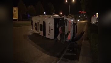 Ambulans hafif ticari araçla çarpıştı: 7 yaralı