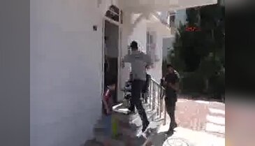 Oğlunu evden çıkarıp intihara kalkıştı
