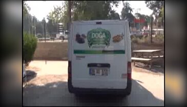 Zeytin tenekelerinden kaçak sigara çıktı