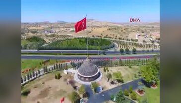 Şehitlik parkı'nda, "15 Temmuz Vatan Şehitleri Anıtı"
