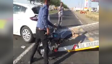 Otomobille çarpışan motosiklet sürücüsü ağır yaralandı