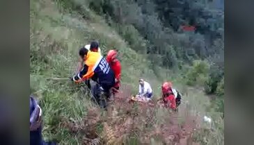 Polis memur otomobili ile uçuruma yuvarlanarak can verdi