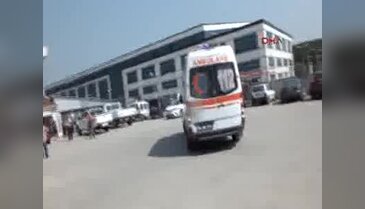 Traktör devrildi: 3 yaralı