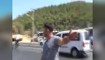 Bodrumlu işletmeciye küçük kızının yanında aracında silahlı saldırı