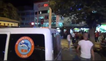 "Canlı bombayım" diye bağıran şahsı linçten polis kurtardı
