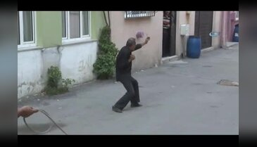 Bursa'da kaçan kurbanlığa karşı karate yaptı!