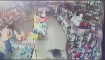 Van'daki bombalı saldırı anı kamerada