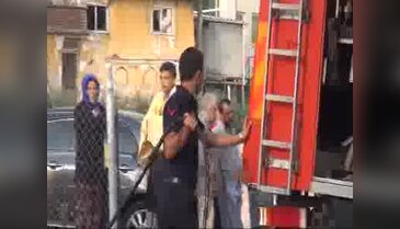 Bursa'da evleri yanan aile bayramda sokakta kaldı
