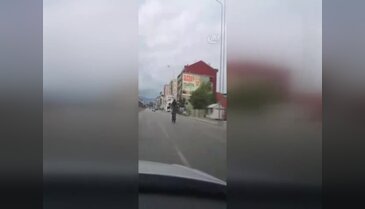 Bursa'da motor sürücüsünden tehlikeli yolculuk