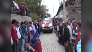 Şehit Gedik'in cenazesi Tokat'a getirildi ek şehidin cenazesi helallik için babaevinde