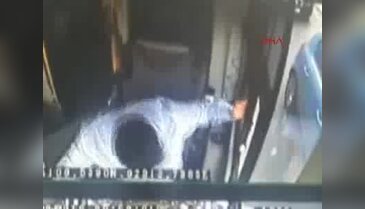 Sancaktepe'de halk otobüsüne silahlı saldırı kamerada