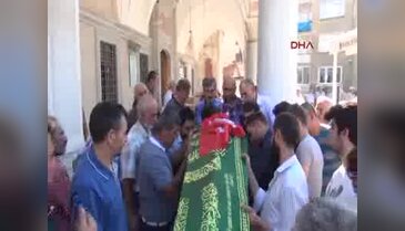 Bursa'da trafik kazasında hayatını kaybeden çocuğa gözü yaşlı veda
