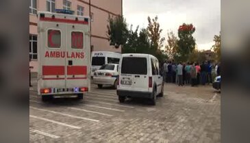 Okul bahçesinde oyun oynarken fenalaşan genç öldü