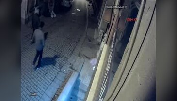 Beyoğlu'nda gasp dehşeti kamerada