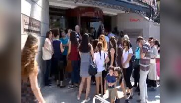 Tarık Akan'ın balmumu heykeline ziyaretçi akını