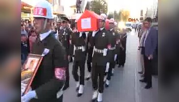 Şehit Çelik'i 3 bin kişi uğurladı