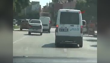 Aranan şüpheli önce polisi yaraladı, sonra kendi vücudunu kesti