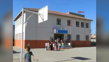 Darbeci askerin ismini taşıyan okula, şehit polis ismi verildi